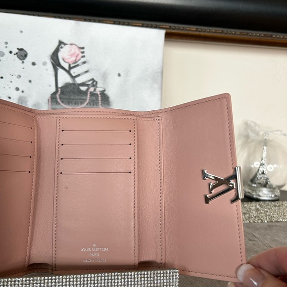 Louis Vuitton Capucines Taurillon Compact Wallet Magnolia Pink w/ COA - Picture 8 of 12